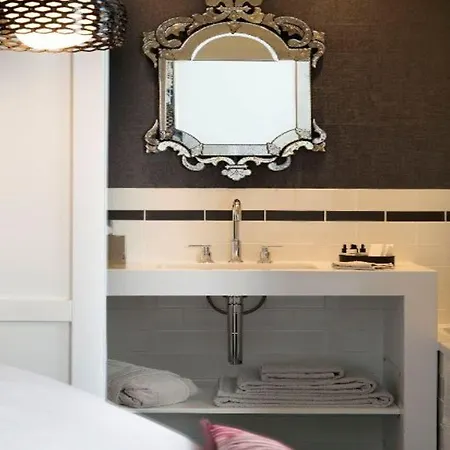 Отель Continental 4*